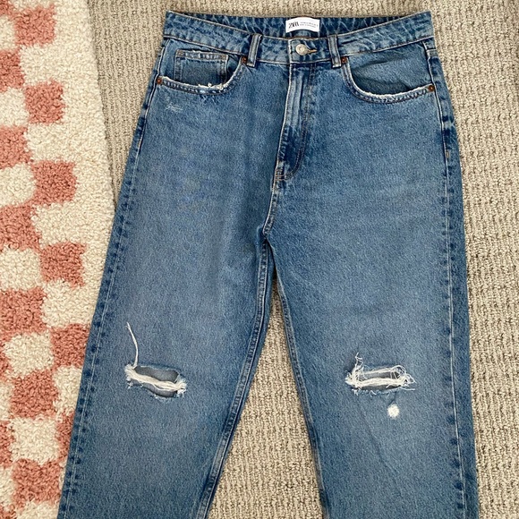 Zara Distressed Jeans - Picture 2 of 5